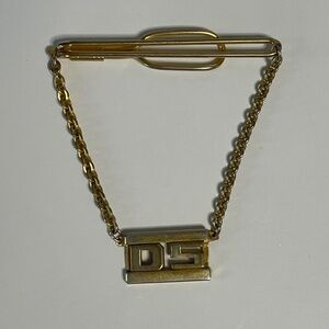 Swank Gold-Tone Tie Clip with Hanging Chain and Initials “DS”